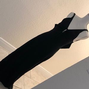 Ellcont Black V-Neck Maxi Dress